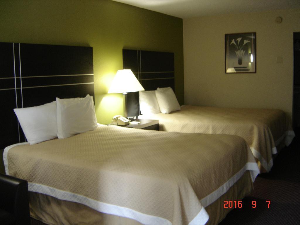 Days Inn Oil City Conference Center Buitenkant foto
