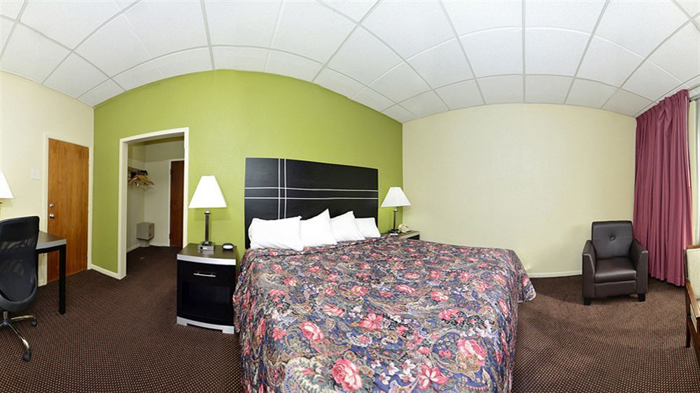 Days Inn Oil City Conference Center Buitenkant foto